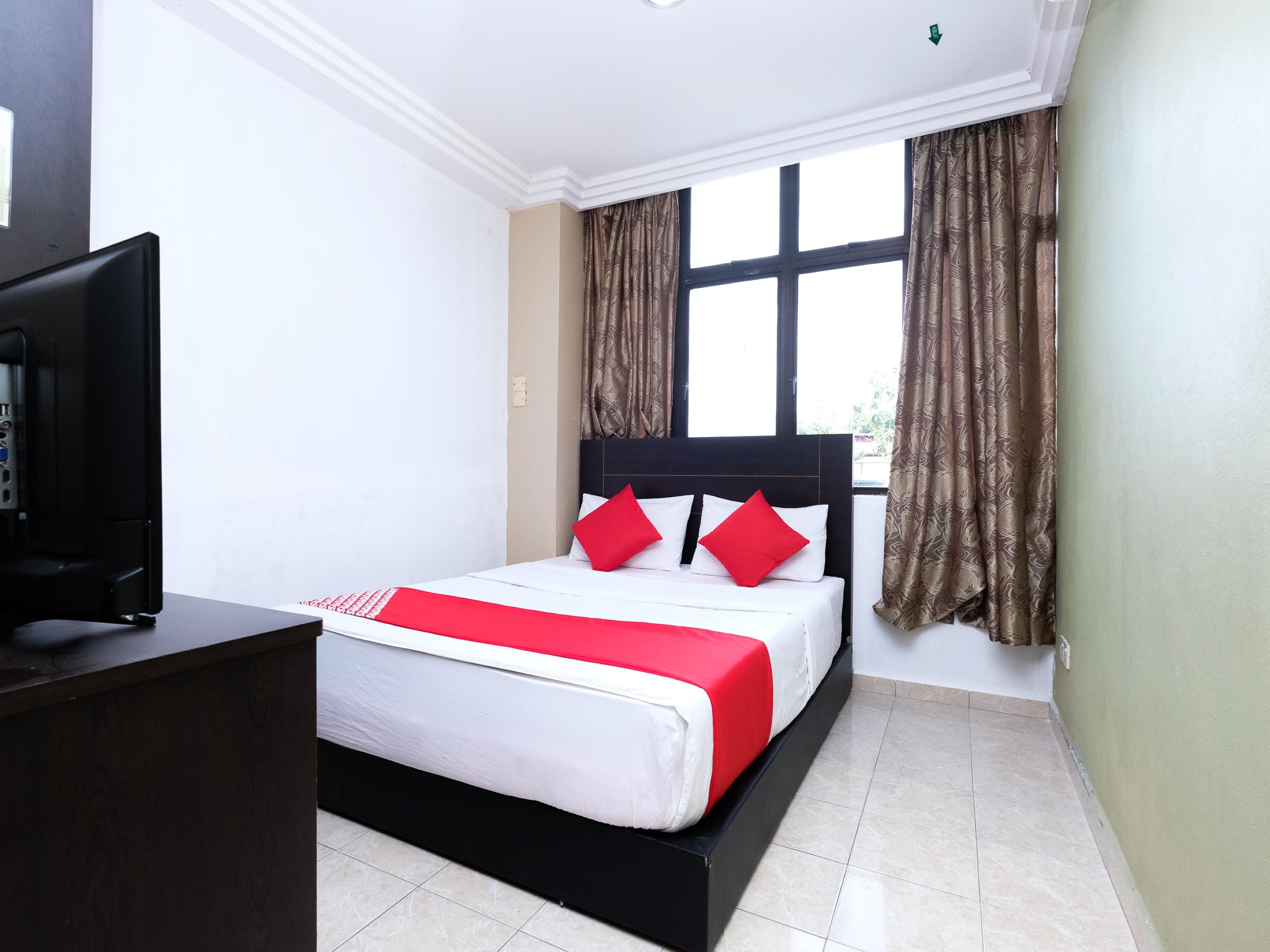 Oyo 717 Mr J Hotel Wakaf Che Yeh 2 Esterno foto