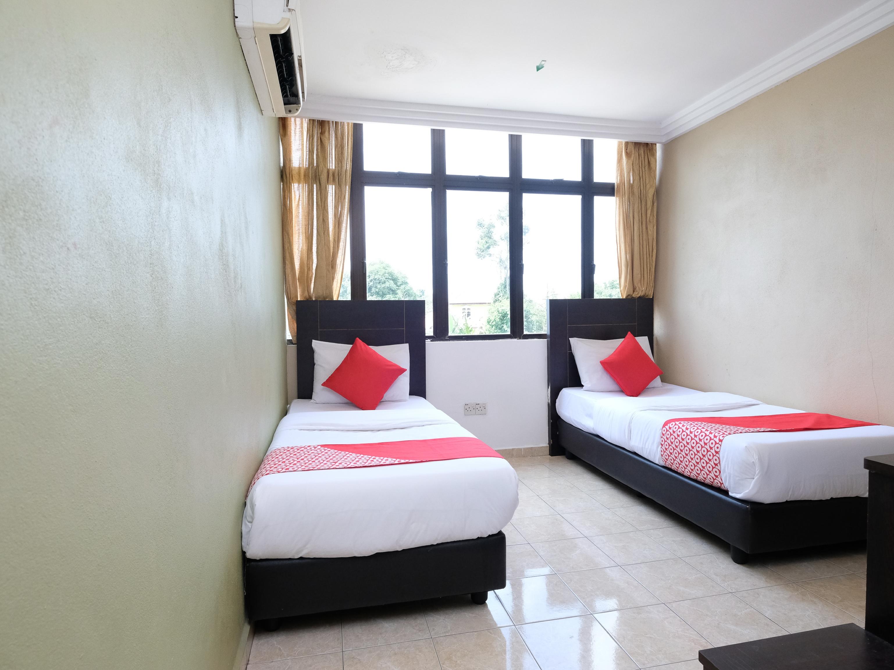 Oyo 717 Mr J Hotel Wakaf Che Yeh 2 Esterno foto