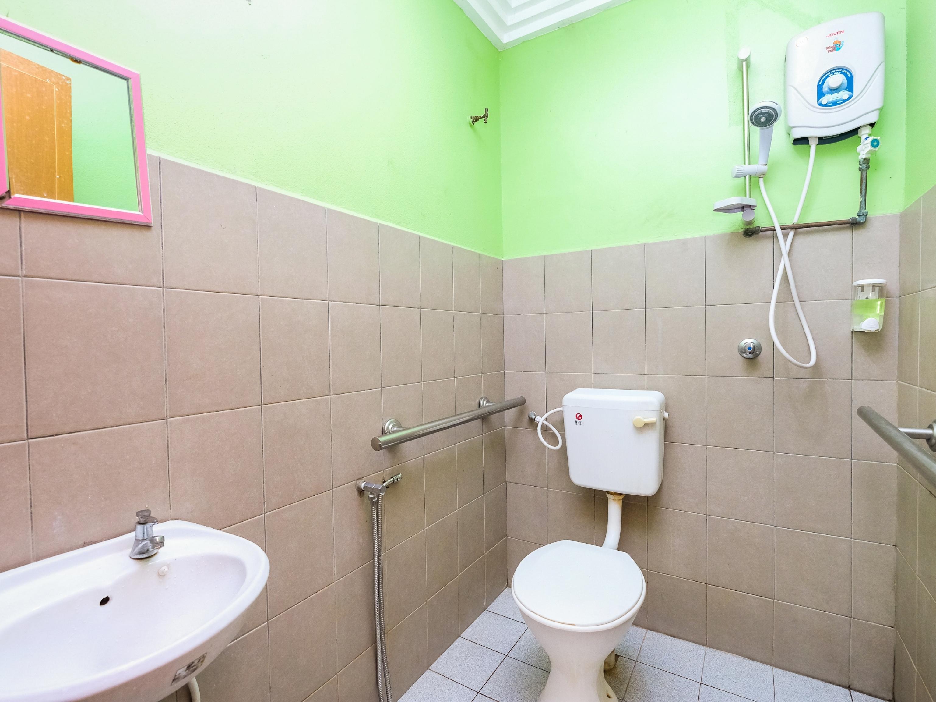 Oyo 717 Mr J Hotel Wakaf Che Yeh 2 Esterno foto